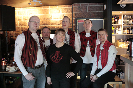 Äijäkanteleet ja Minna Raskinen.jpg Äijäkanteleet ja Minna Raskinen.jpg