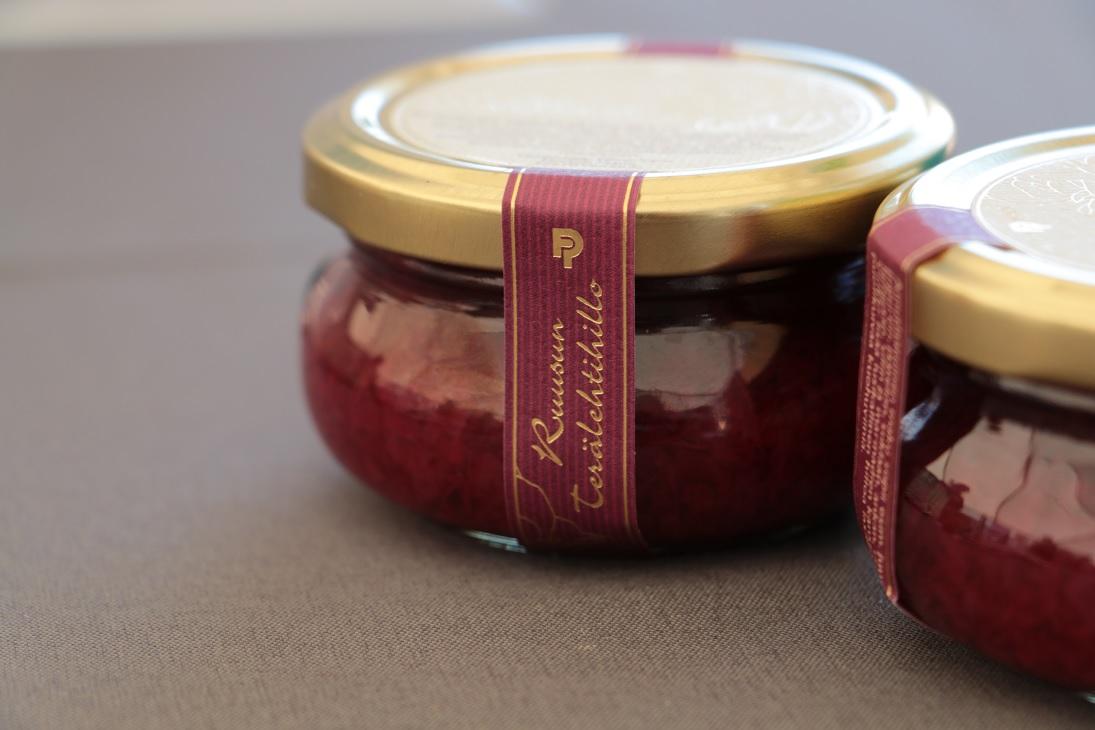 Finnish Plant Oy:n ruusun terälehtihilloja esillä MTK:n Herkkujen Suomi -tapahtuman sisäänostajatilaisuudessa Helsingin Rautatientorilla vuonna 2015. Kuva: MTK. 