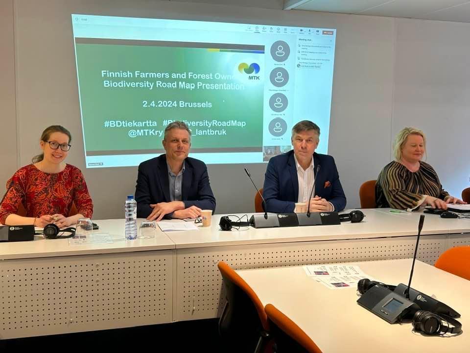 Kuvassa vasemmalta oikealle: Anna-Rosa Asikainen, Rikard Korkman, Juha Marttila ja Hanna Leiponen-Syyrakki