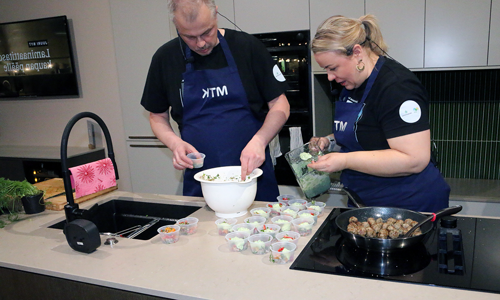 Vasemmalta MTK:sta Juho Kyntäjä ja Heidi Siivonen. Kuva: Kaija Stormbom